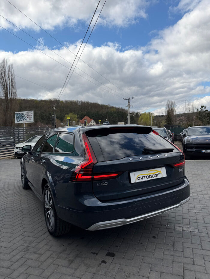 Volvo V90 Cross Country – 2023, 2.0 L Diesel