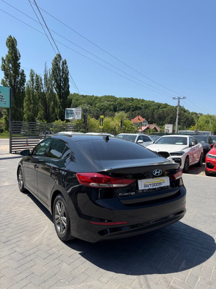 Hyundai Elantra – 2017, 2.0 L Benzină